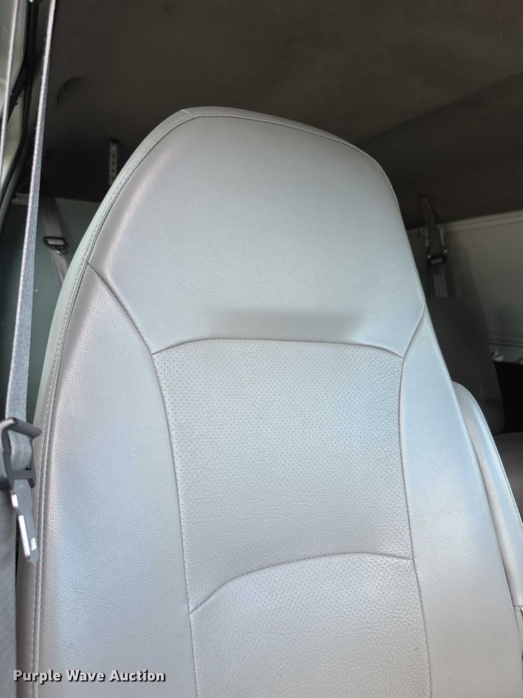 image for item EF3713 2001 Ford Econoline E250 van