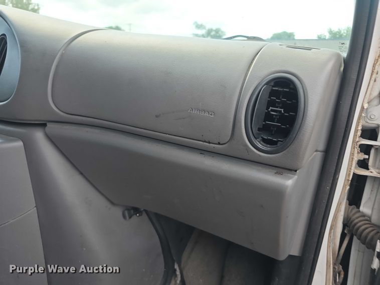 image for item EF3713 2001 Ford Econoline E250 van