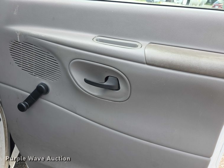 image for item EF3713 2001 Ford Econoline E250 van