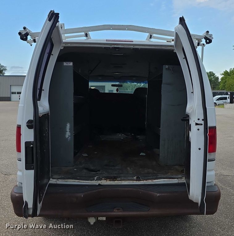 image for item EF3713 2001 Ford Econoline E250 van