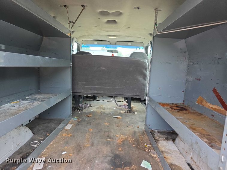 image for item EF3713 2001 Ford Econoline E250 van