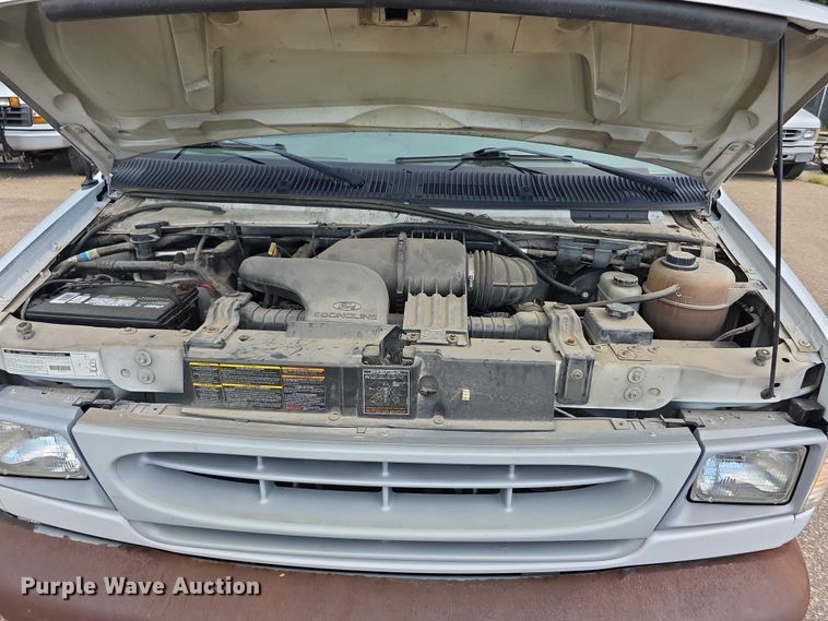 image for item EF3713 2001 Ford Econoline E250 van