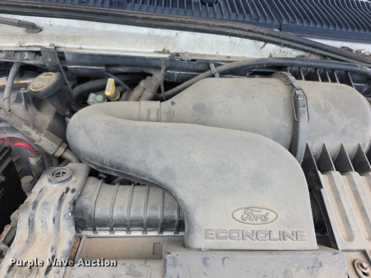 image for item EF3713 2001 Ford Econoline E250 van