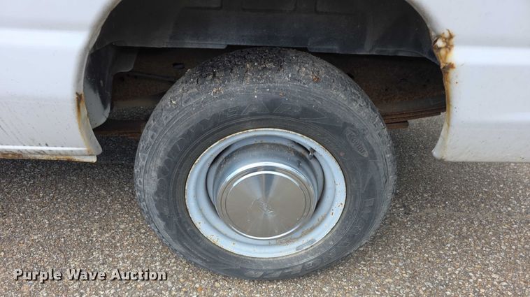 image for item EF3713 2001 Ford Econoline E250 van