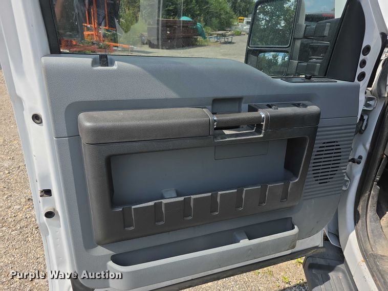 image for item EF3750 2016 Ford F250 Super Duty SuperCab pickup truck