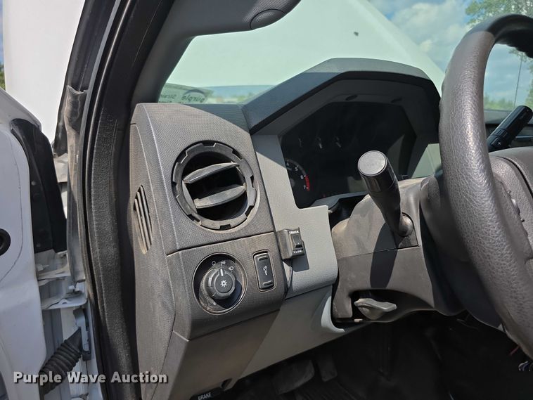 image for item EF3750 2016 Ford F250 Super Duty SuperCab pickup truck