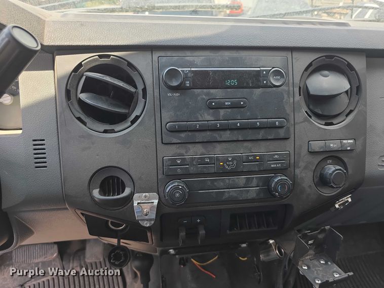 image for item EF3750 2016 Ford F250 Super Duty SuperCab pickup truck