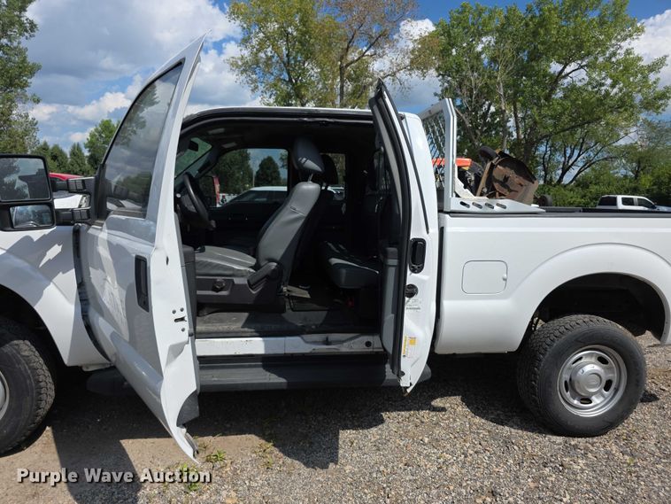 image for item EF3750 2016 Ford F250 Super Duty SuperCab pickup truck