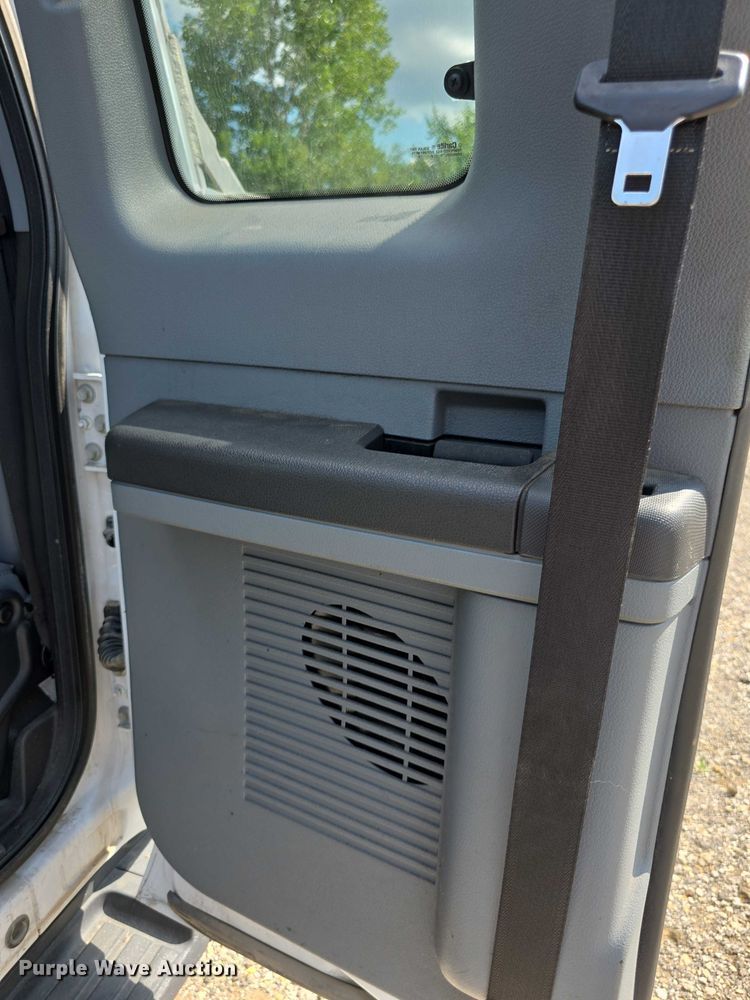 image for item EF3750 2016 Ford F250 Super Duty SuperCab pickup truck