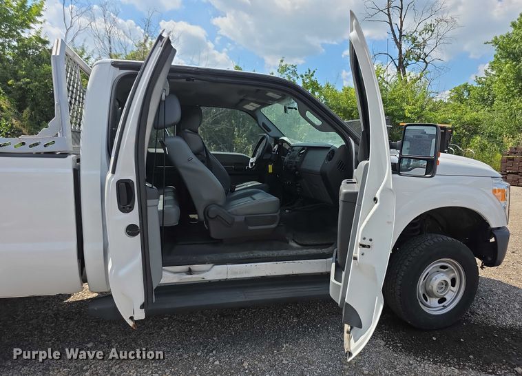 image for item EF3750 2016 Ford F250 Super Duty SuperCab pickup truck