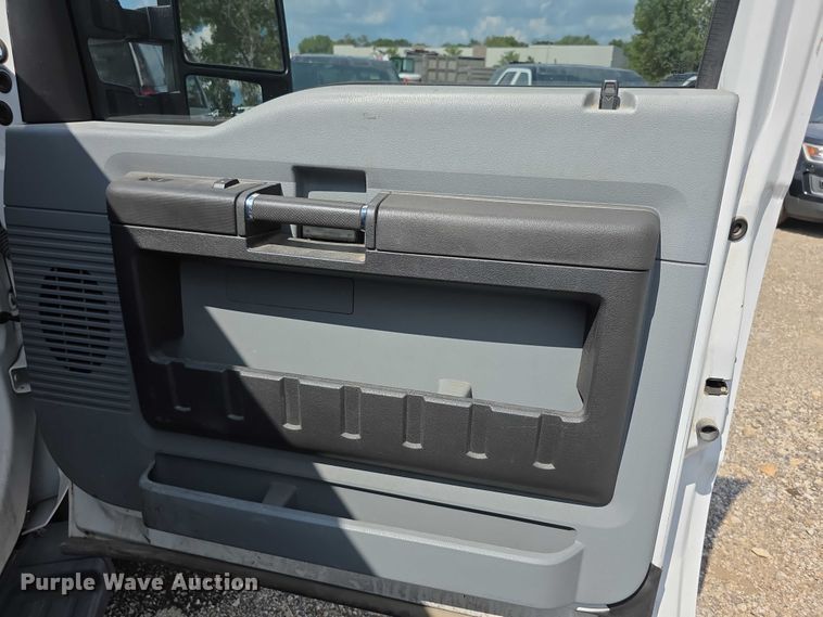 image for item EF3750 2016 Ford F250 Super Duty SuperCab pickup truck