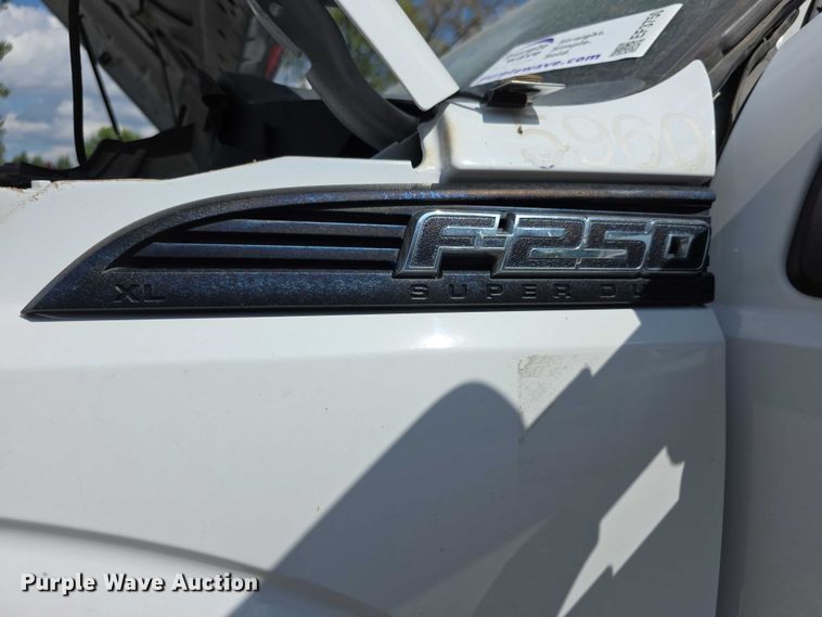 image for item EF3750 2016 Ford F250 Super Duty SuperCab pickup truck
