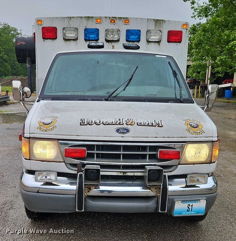 image for item EJ0071 1999 Ford E450 ambulance