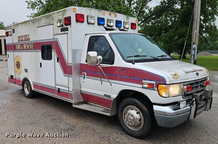 image for item EJ0071 1999 Ford E450 ambulance