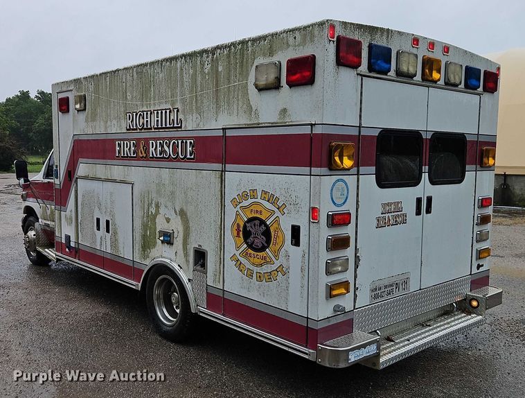 image for item EJ0071 1999 Ford E450 ambulance