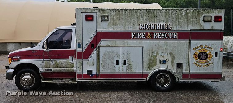 image for item EJ0071 1999 Ford E450 ambulance