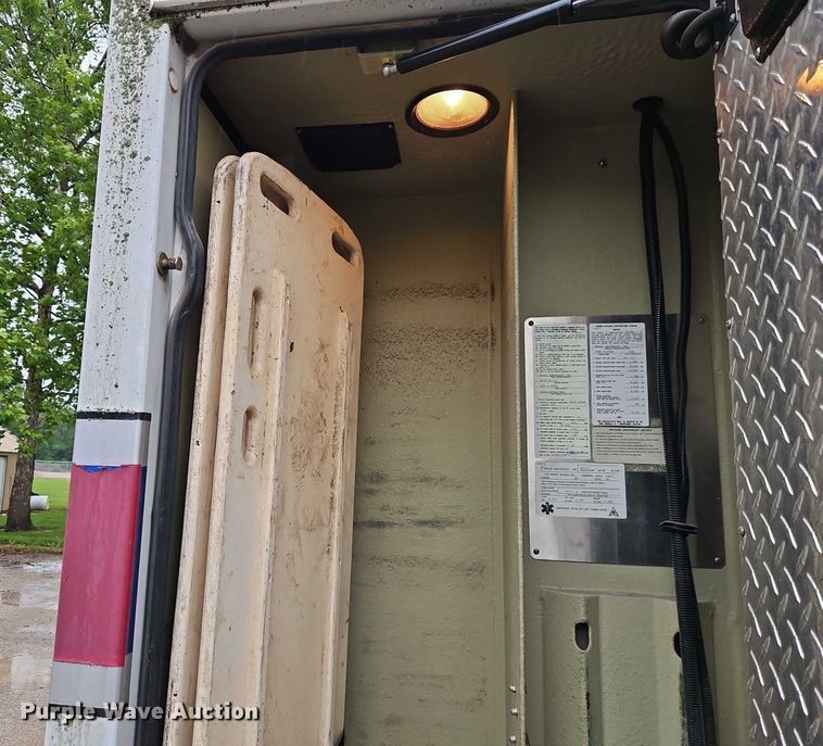 image for item EJ0071 1999 Ford E450 ambulance