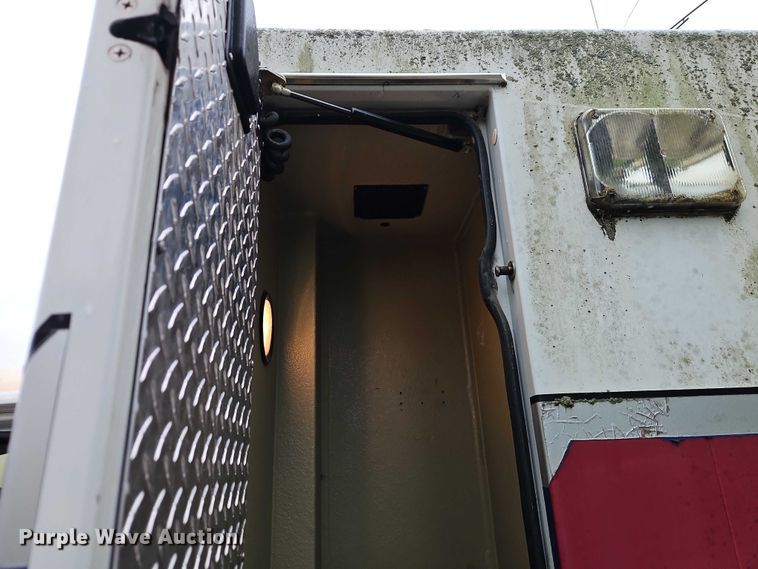 image for item EJ0071 1999 Ford E450 ambulance