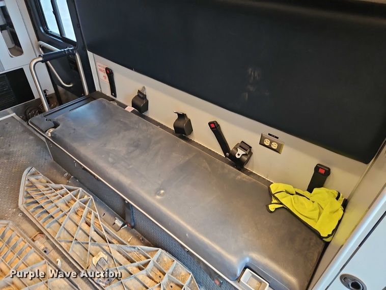 image for item EJ0071 1999 Ford E450 ambulance