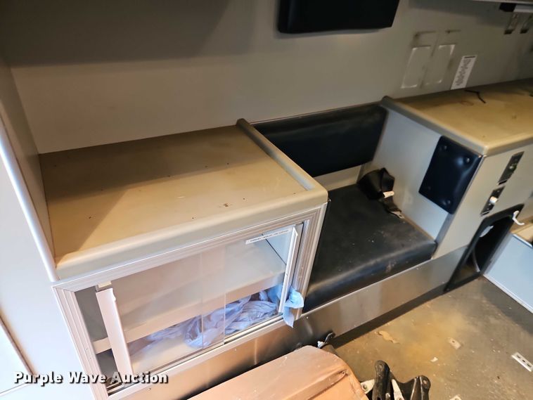 image for item EJ0071 1999 Ford E450 ambulance