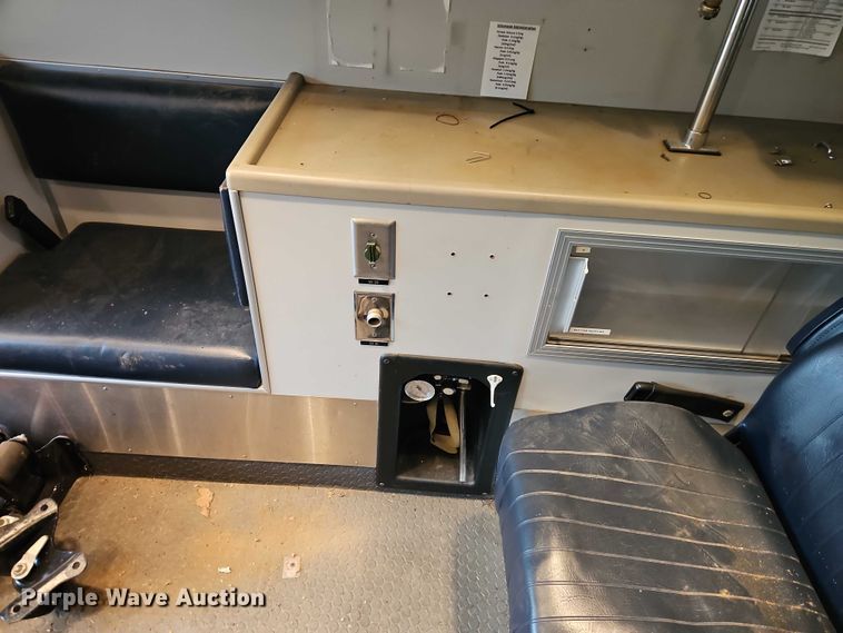 image for item EJ0071 1999 Ford E450 ambulance