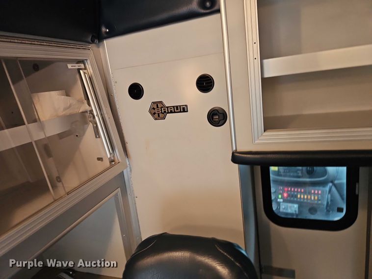 image for item EJ0071 1999 Ford E450 ambulance