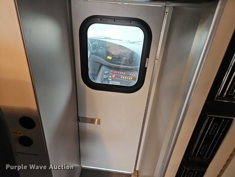 image for item EJ0071 1999 Ford E450 ambulance