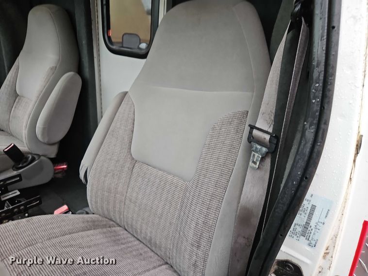 image for item EJ0071 1999 Ford E450 ambulance