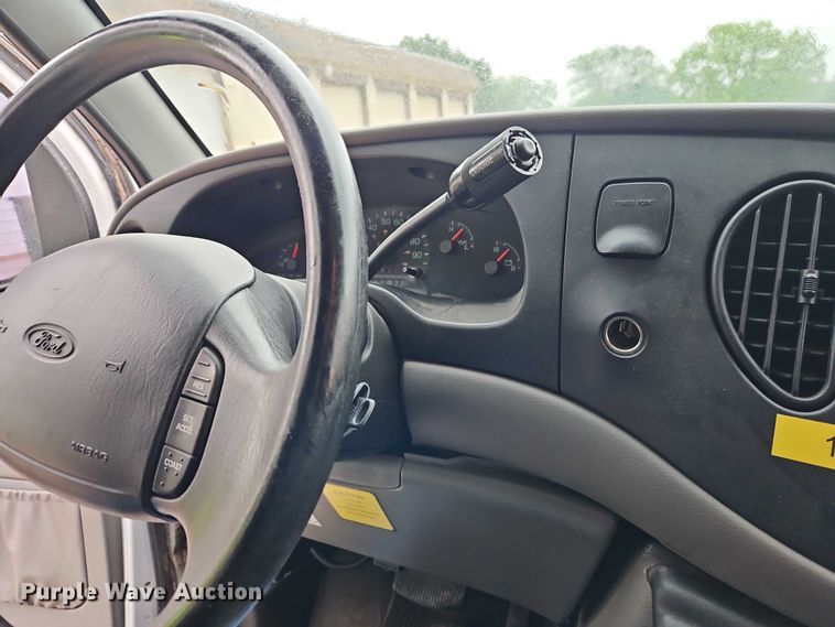 image for item EJ0071 1999 Ford E450 ambulance