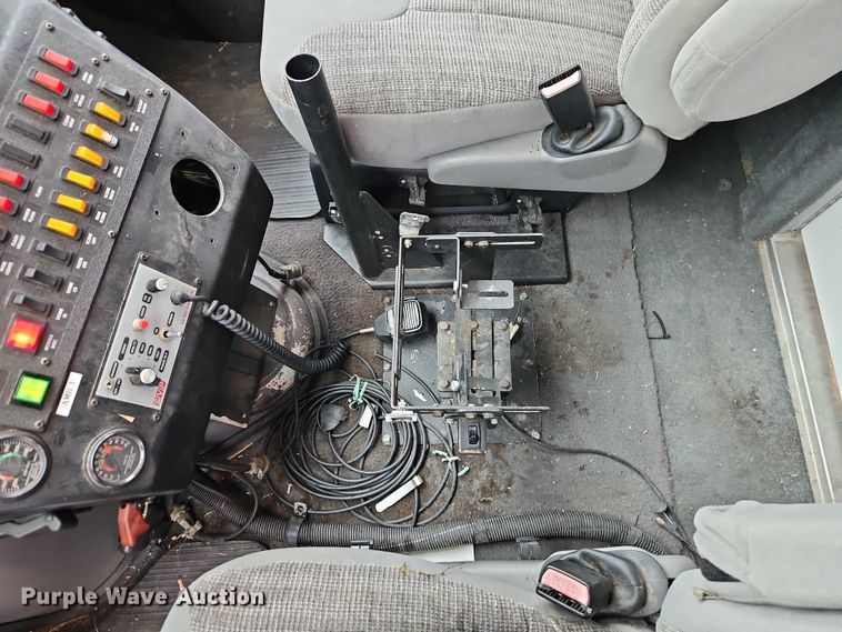 image for item EJ0071 1999 Ford E450 ambulance