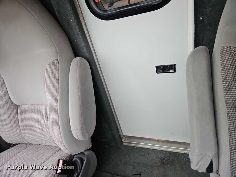 image for item EJ0071 1999 Ford E450 ambulance