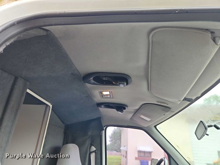 image for item EJ0071 1999 Ford E450 ambulance