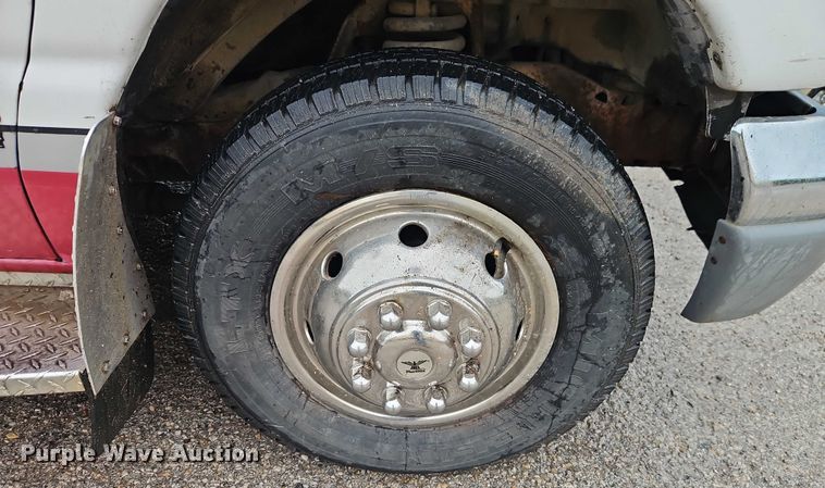 image for item EJ0071 1999 Ford E450 ambulance