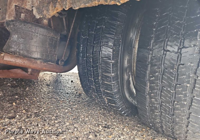 image for item EJ0071 1999 Ford E450 ambulance