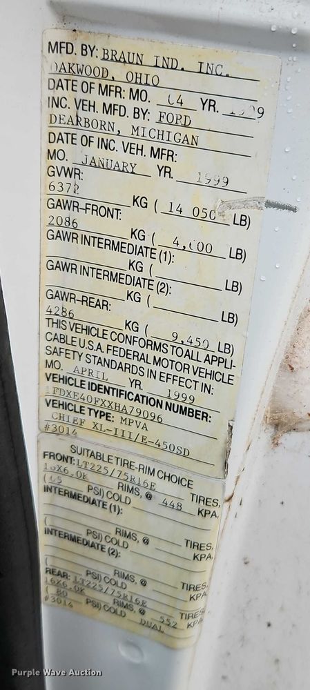 image for item EJ0071 1999 Ford E450 ambulance