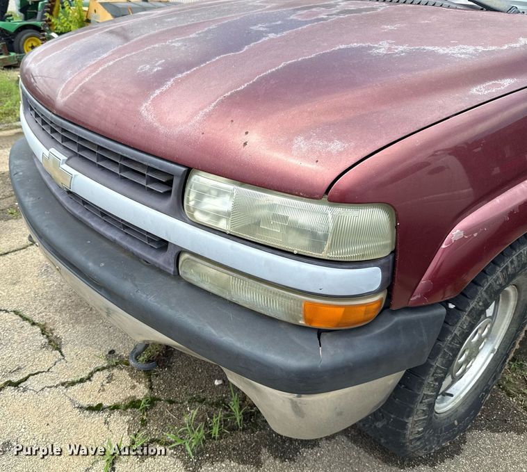 image for item EJ4742 2002 Chevrolet Tahoe SUV