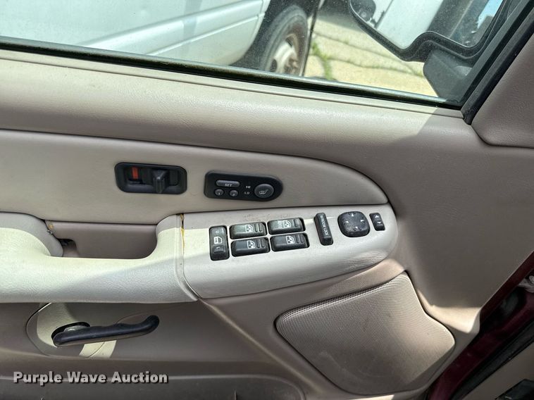 image for item EJ4742 2002 Chevrolet Tahoe SUV