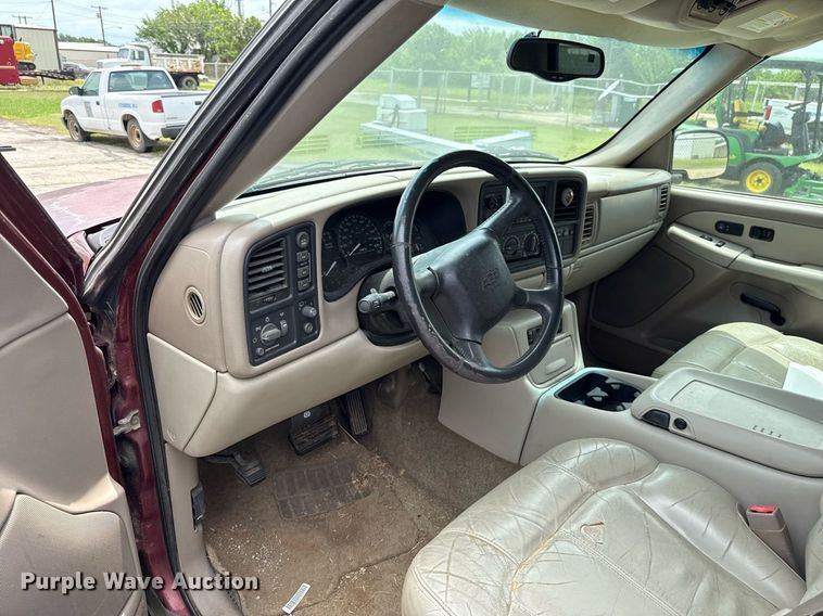 image for item EJ4742 2002 Chevrolet Tahoe SUV