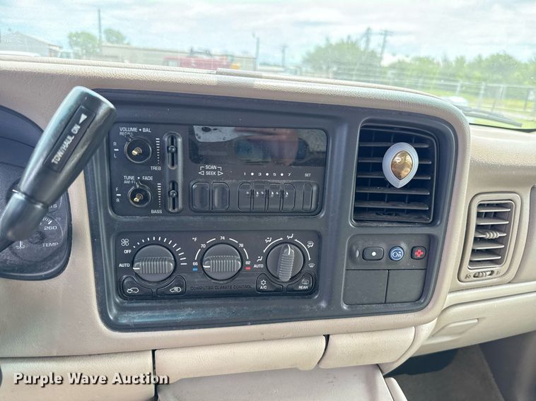 image for item EJ4742 2002 Chevrolet Tahoe SUV