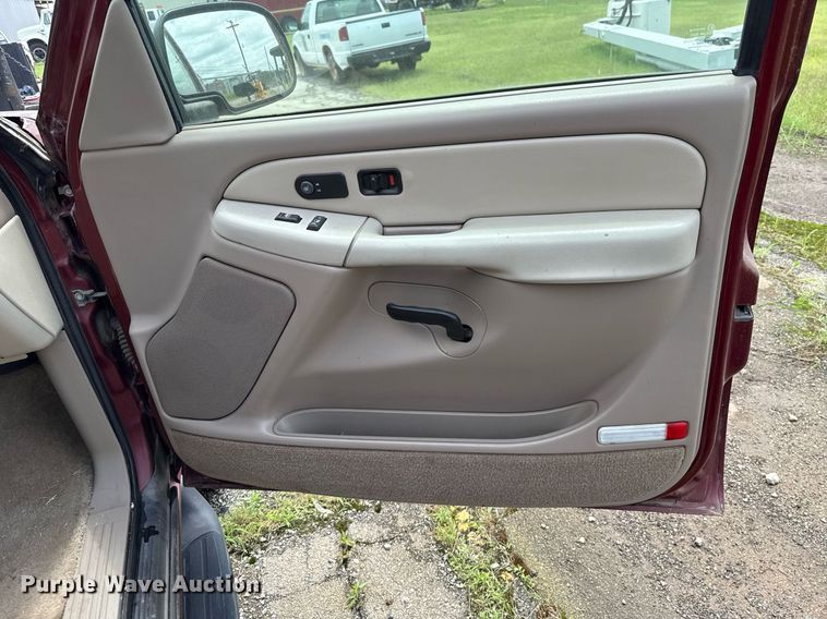 image for item EJ4742 2002 Chevrolet Tahoe SUV