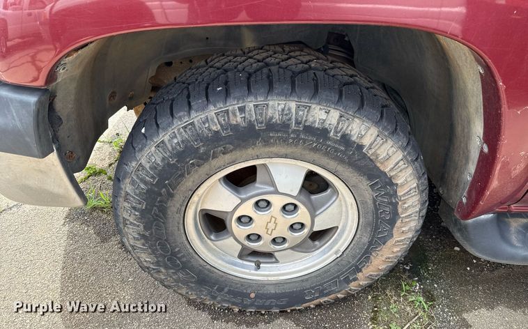 image for item EJ4742 2002 Chevrolet Tahoe SUV