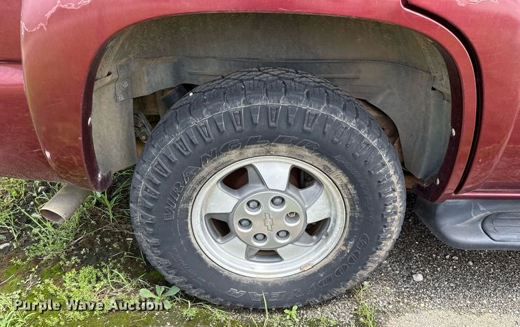 image for item EJ4742 2002 Chevrolet Tahoe SUV