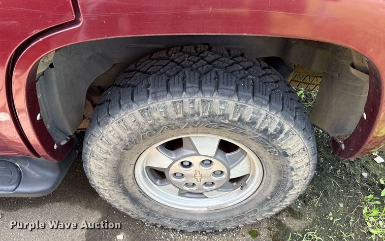 image for item EJ4742 2002 Chevrolet Tahoe SUV