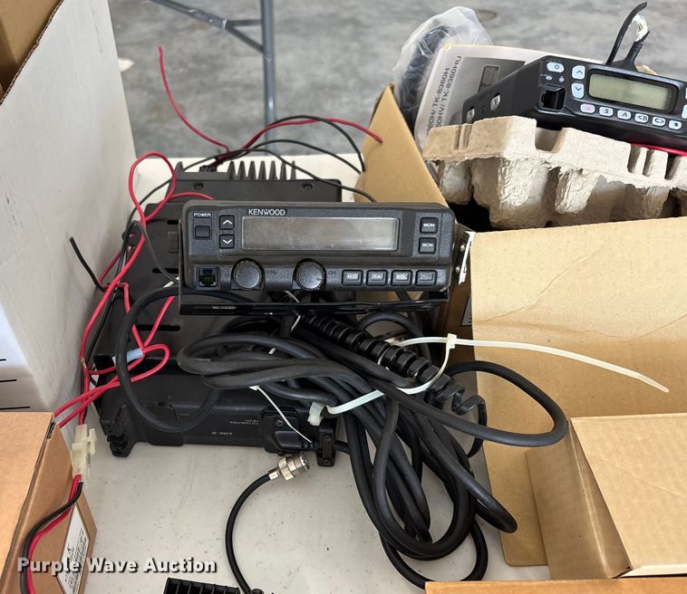 image for item EJ7641 Radios