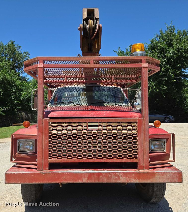 image for item EN8165 1982 Ford F700 bucket truck