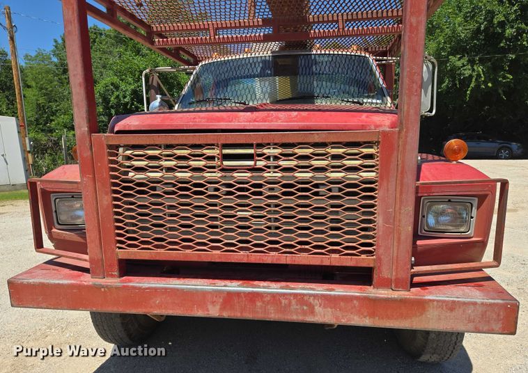 image for item EN8165 1982 Ford F700 bucket truck