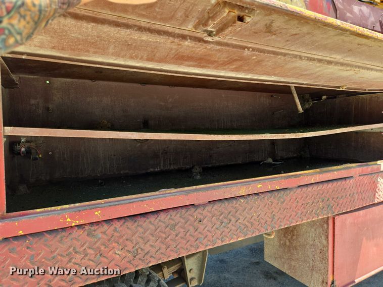 image for item EN8165 1982 Ford F700 bucket truck