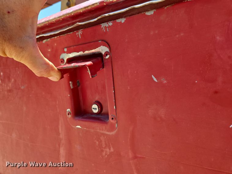 image for item EN8165 1982 Ford F700 bucket truck