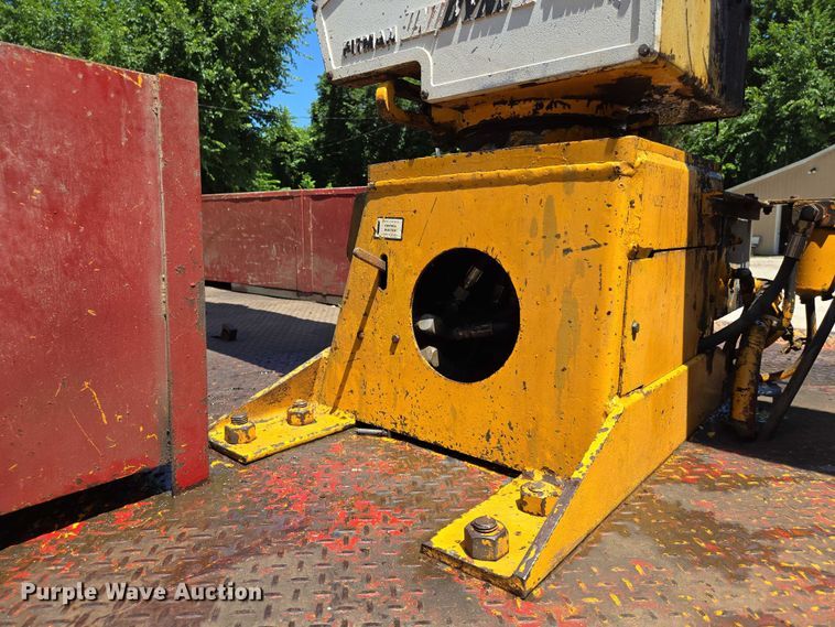 image for item EN8165 1982 Ford F700 bucket truck