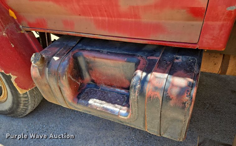 image for item EN8165 1982 Ford F700 bucket truck